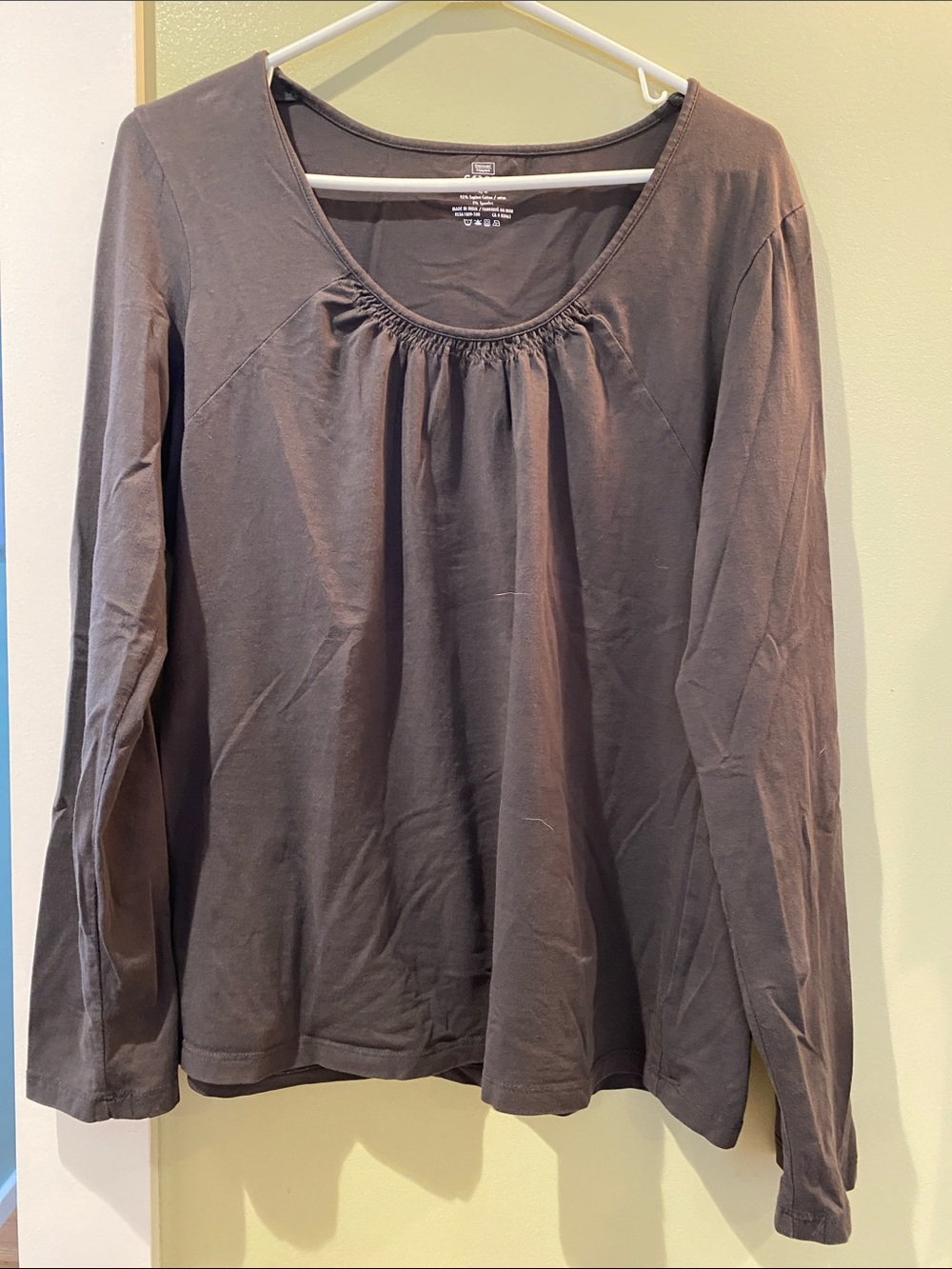 Denver Hayes Chocolate Brown Long-Sleeve Scoop Neck Top. Size L